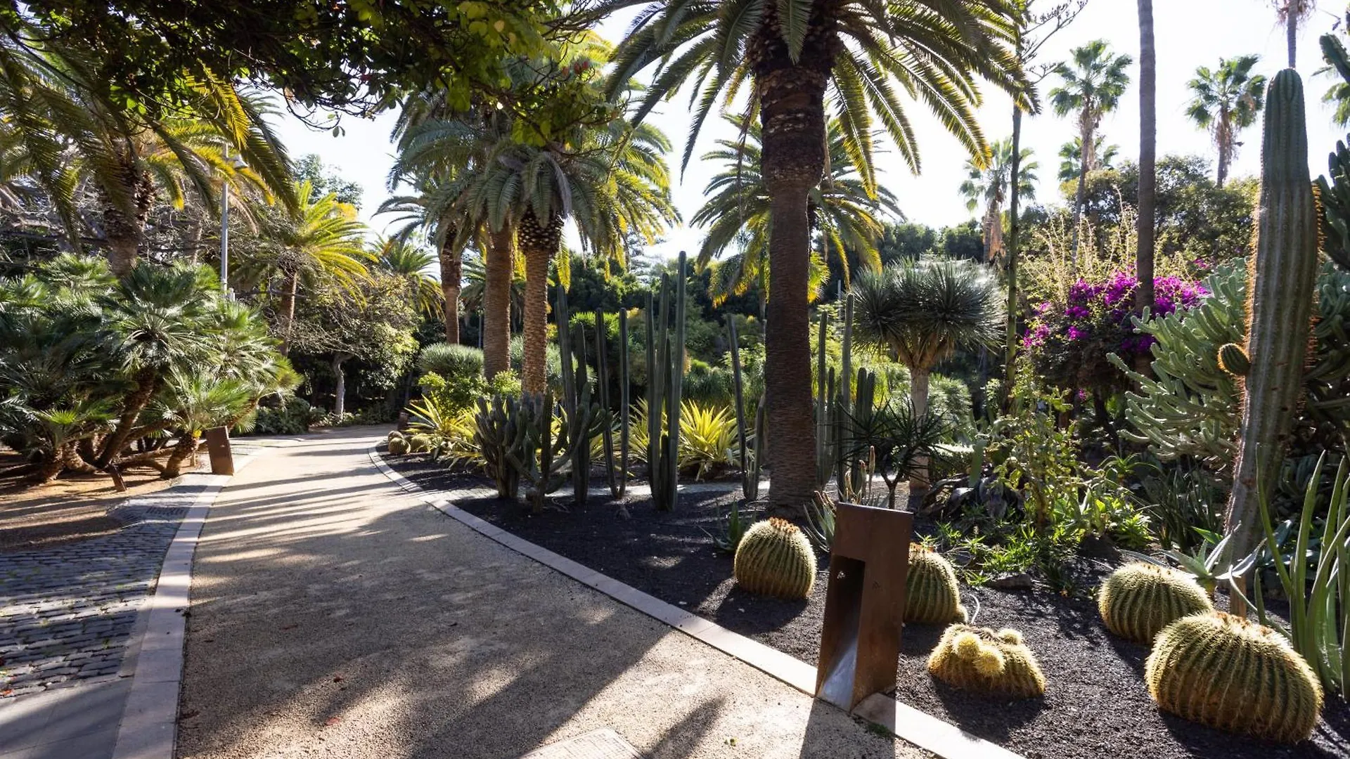 Home2Book Bright Apt & Communal Pool Santa Cruz Apartment